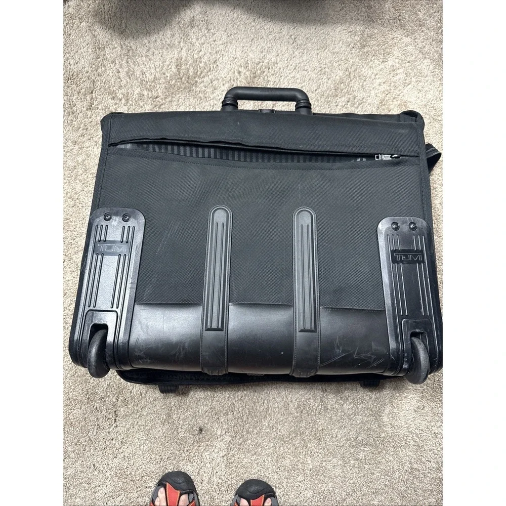 TUMI 2231D3 Wheeled Folding 3 Way Garment Bag Nylon 24x14x20 Black EXCELLENT‎